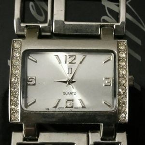 Beautiful Quartz chain watch!!